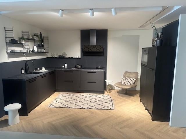**Showroom keuken**Luxe Zwarte Mat zwarte hoekkeuken met kas, Ophalen, Zwart, Hoekkeuken, Nieuw
