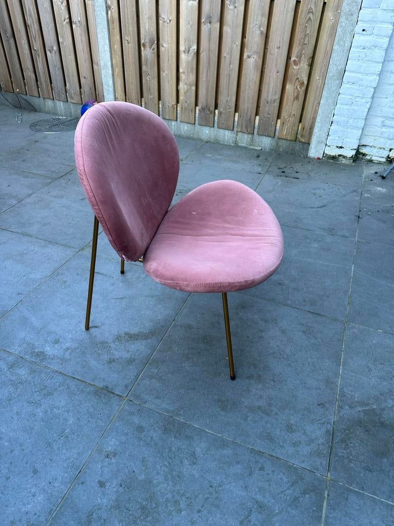 Roze fluwelen design stoel - Modern en comfortabel, Huis en Inrichting, Stoelen, Overige kleuren, Ophalen of Verzenden, Zo goed als nieuw