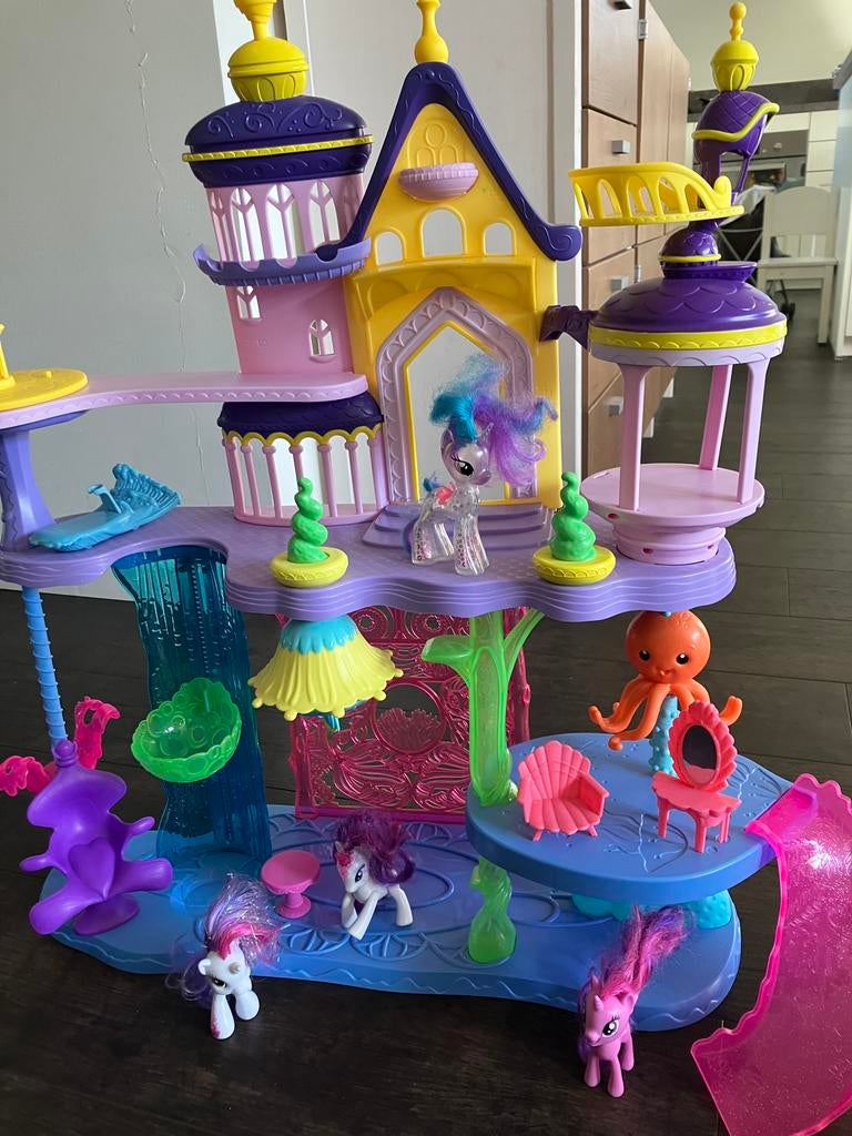 Little pony met water kasteel, Kinderen en Baby's, Speelgoed | My Little Pony, Ophalen of Verzenden, Zo goed als nieuw