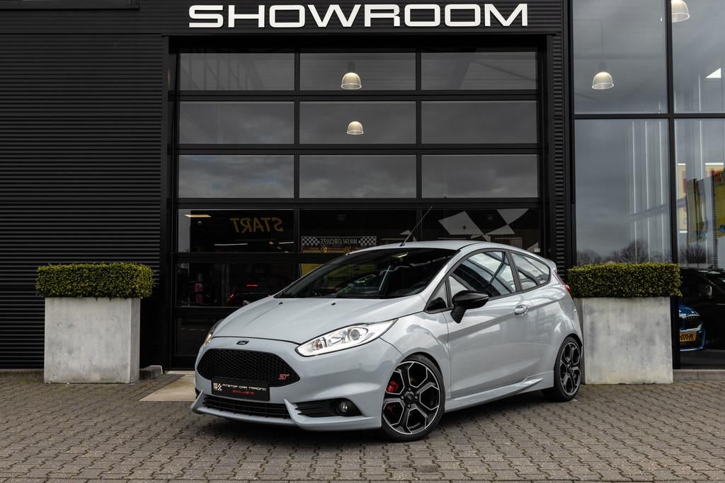 Ford Fiesta 1.6 ST200, 200 PK, Milltek, Cruise, Syle-Pakket,, Auto's, Voorwielaandrijving, 1596 cc, Gebruikt, Zwart