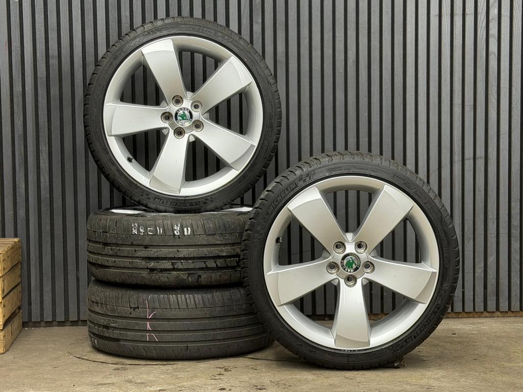 17 inch Zomerset Skoda fabia 5x100 6mm michelin €499,-, Ophalen, Zomerbanden, Banden en Velgen