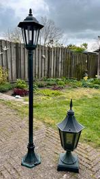 Twee klassieke metalen buitenlampen, Tuin en Terras, Buitenverlichting, Ophalen, Staande lamp, Rvs, 50 tot 250 watt