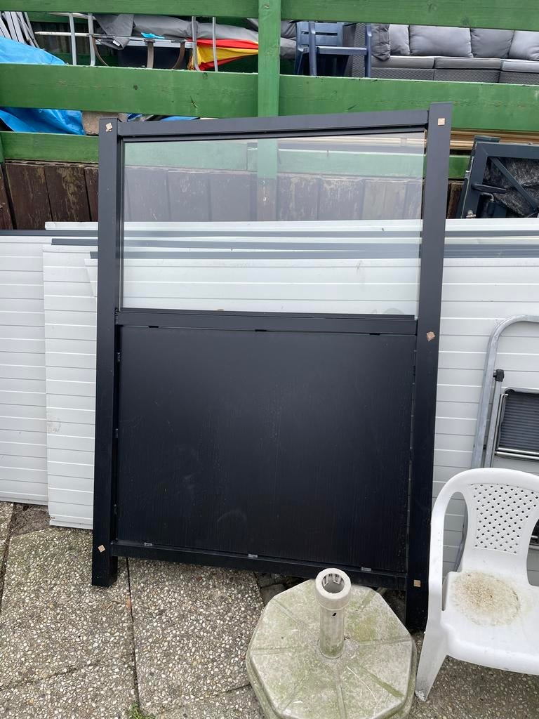 Metalen tuinscherm met glas zgan, Ophalen, Zo goed als nieuw