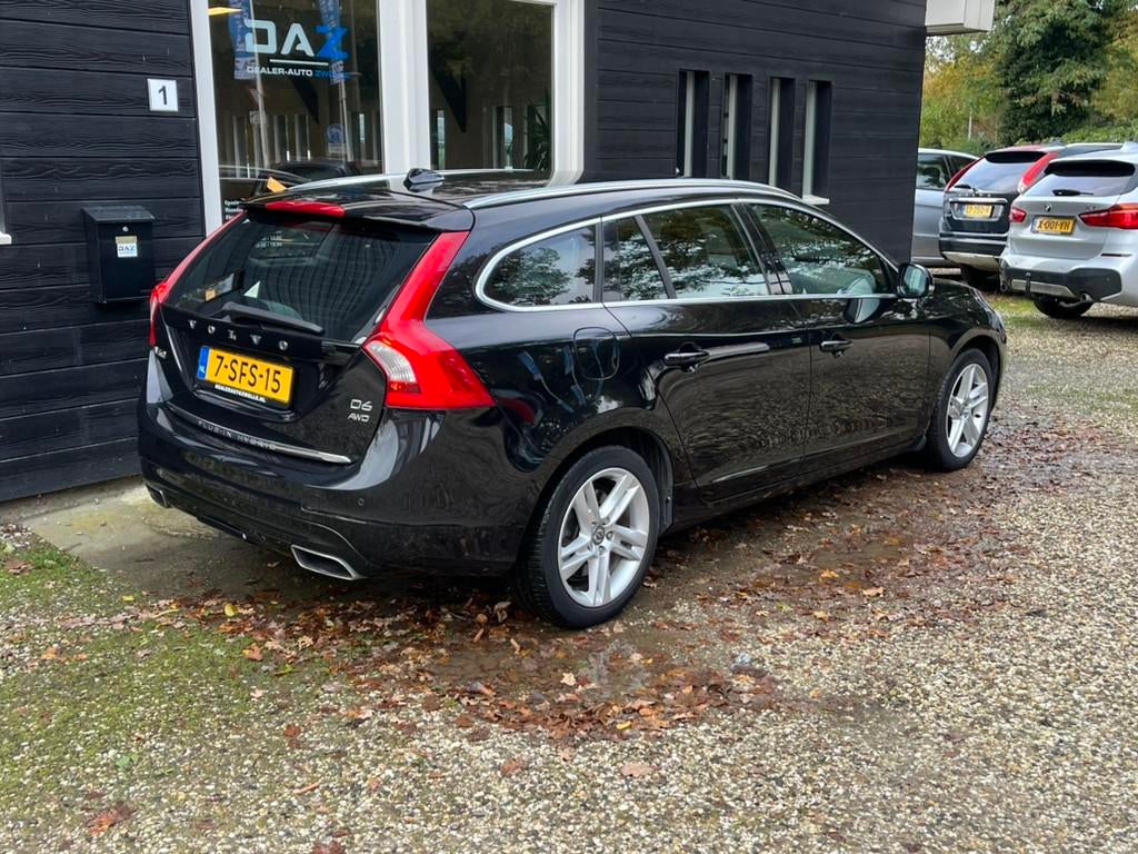 Volvo V60 2.4 D6 AWD Plug-In Hybrid Summum Aut/Ecc/Leer/Navi, Automaat, Zwart, Vierwielaandrijving, 212 €/maand