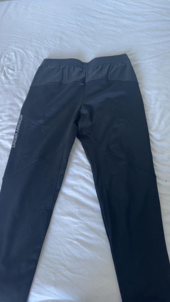 Under Armour Kids L, Kleding | Heren, Sportkleding, Zo goed als nieuw, Algemeen, Overige maten, Zwart, Ophalen of Verzenden