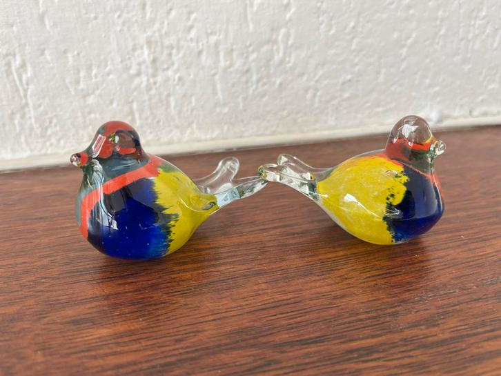 Glazen bonte vogeltjes - decoratie of kleine urn, Antiek en Kunst, Antiek | Glas en Kristal, Ophalen of Verzenden