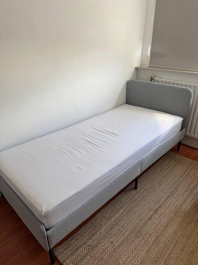 Modern Single Bed with Mattress (Excellent Condition), Ophalen, 90 cm, Eenpersoons, Zo goed als nieuw
