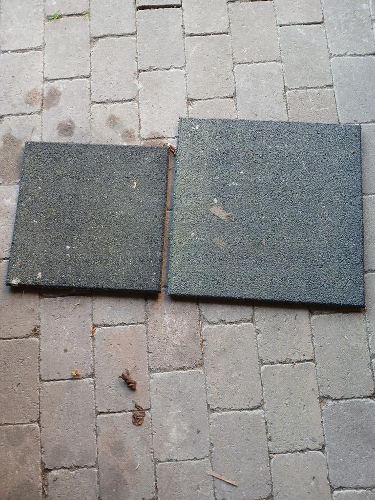 2x rubber tegel 40x40 en 50x50 2 cm dik, Tuin en Terras, Ophalen, Rubber