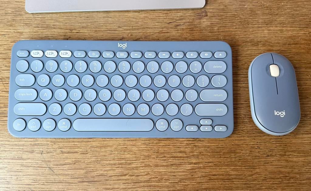 Logitech pebble muis en toetsenbord, Computers en Software, Toetsenborden, Ophalen of Verzenden, Zo goed als nieuw
