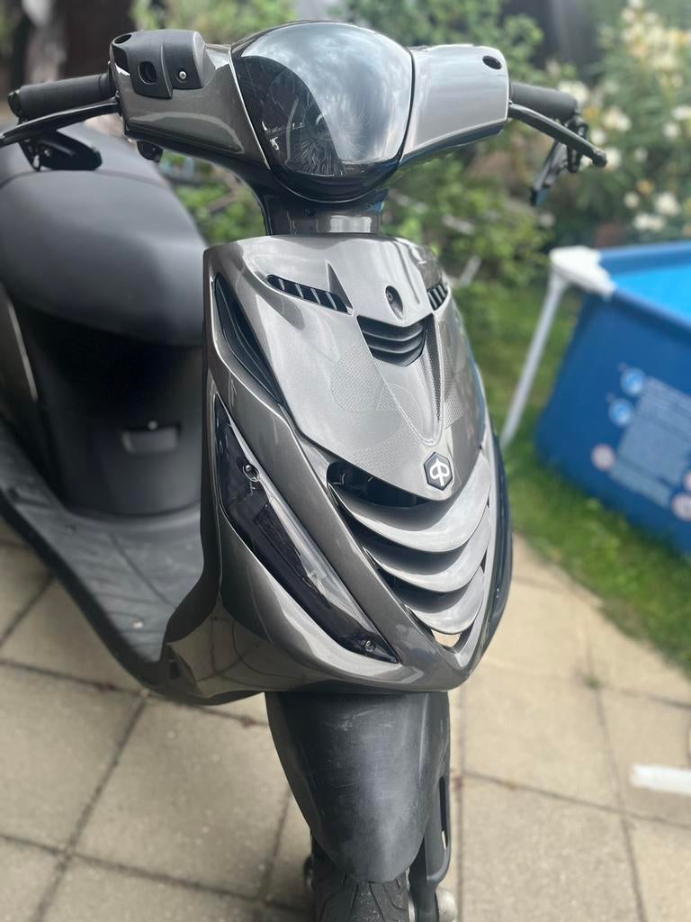 Piaggo zip 50cc 2v 4t, Fietsen en Brommers, Scooters | Piaggio, Ophalen, Zip, Zo goed als nieuw, Benzine