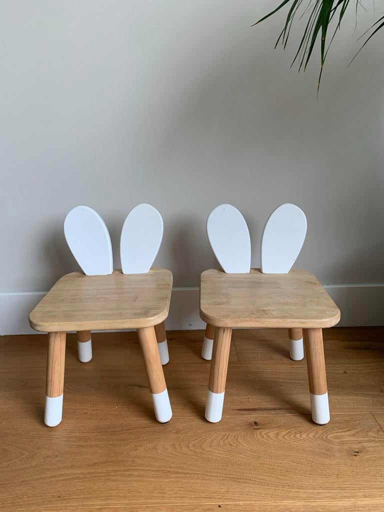 Twee kinderstoeltjes met konijnenoren, Kinderen en Baby's, Ophalen of Verzenden, Gebruikt, Stoel(en)