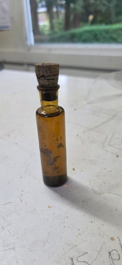 Antiek medicijnflesje met originele inhoud, Antiek en Kunst, Ophalen of Verzenden