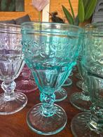 37 Wijnglazen in diverse kleuren - eenmalig gebruikt, Ophalen, Zo goed als nieuw