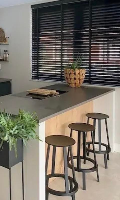 Zwarte jaloezieën 195x180 cm - Modern & Rookvrij, Huis en Inrichting, Stoffering | Gordijnen en Lamellen, Ophalen, Zo goed als nieuw