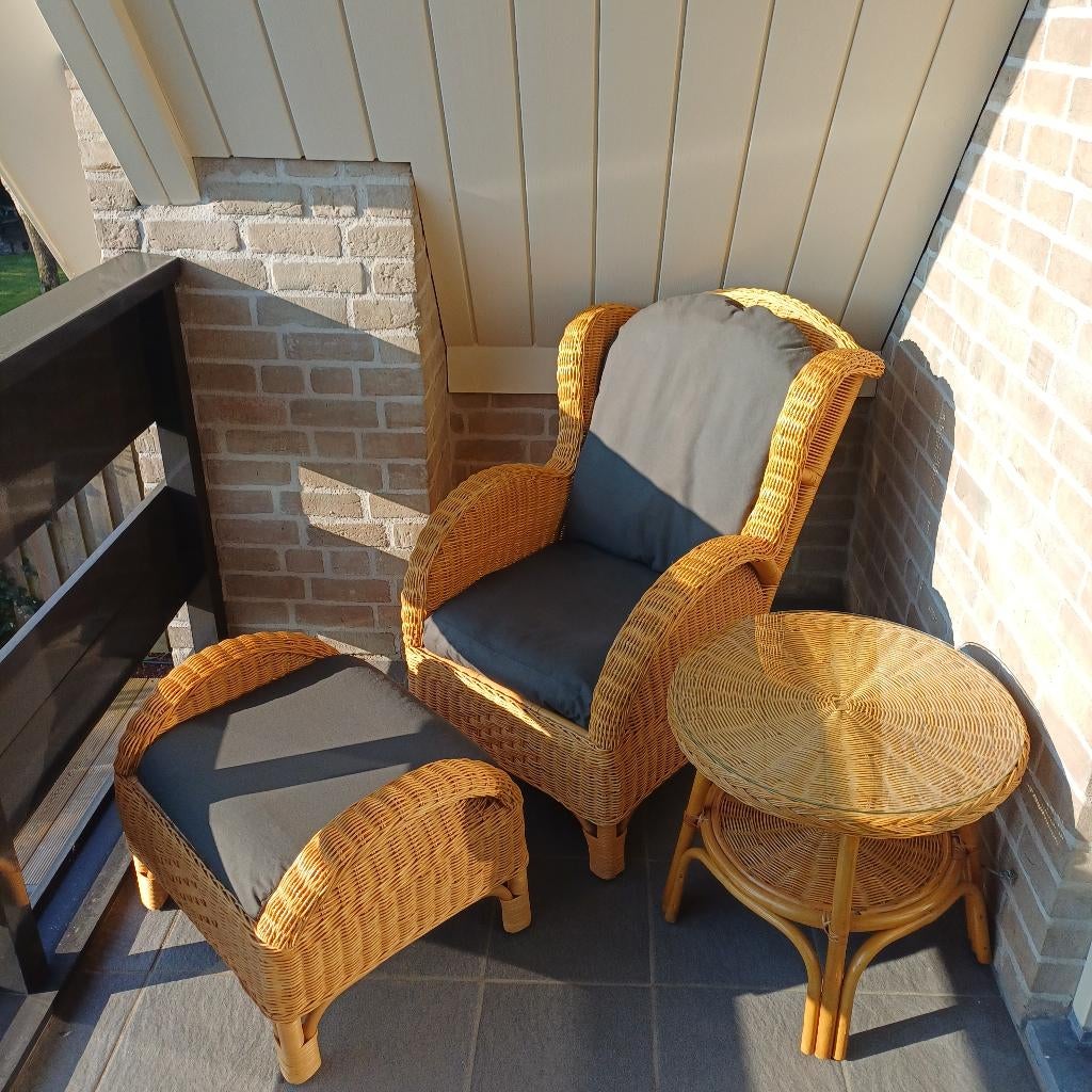 Rotan lounge fauteuil, voetenbankje en tafeltje, Ophalen, Rotan