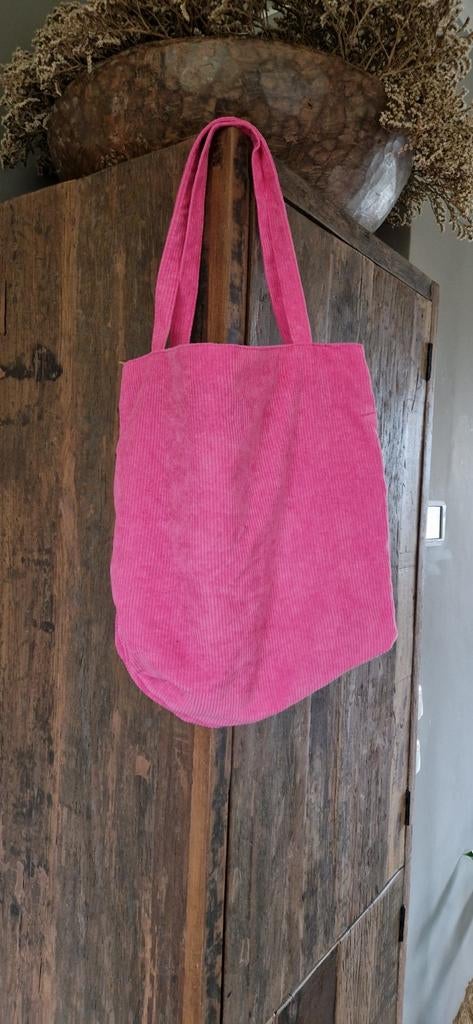 Leuk roze tasje

Ribbelstof, Ophalen of Verzenden, Roze, Schoudertasje