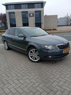 Skoda Superb 1.6 TDI 77KW Greenline 2015 Grijs, Auto's, Skoda, Voorwielaandrijving, 4 cilinders, Origineel Nederlands, 24 km/l