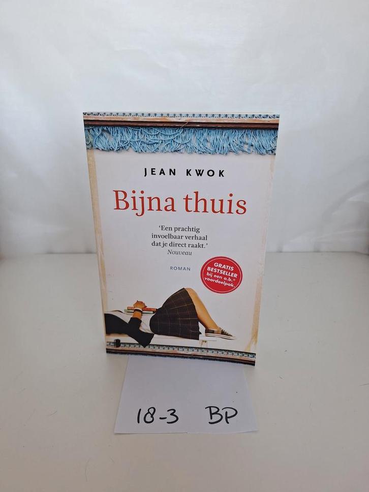 Bijna thuis - Jean Kwok (Roman), Boeken, Romans, Zo goed als nieuw, Amerika, Ophalen of Verzenden