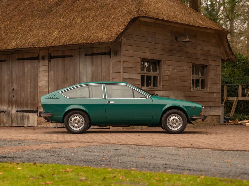Alfa Romeo Alfetta GTV 2000 (bj 1977), Auto's, Achterwielaandrijving, 1962 cc, Bedrijf, Handgeschakeld