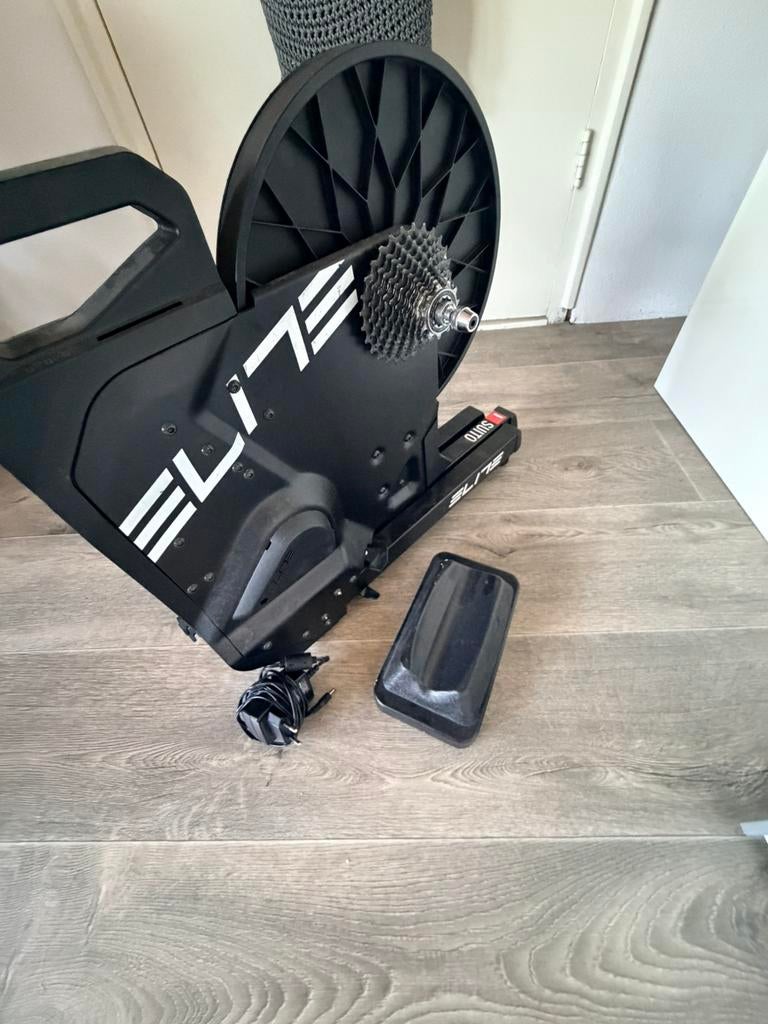 Elite Suito fietstrainer - Direct Drive Smart Trainer, Sport en Fitness, Wielrennen, Ophalen, Zo goed als nieuw, Overige typen