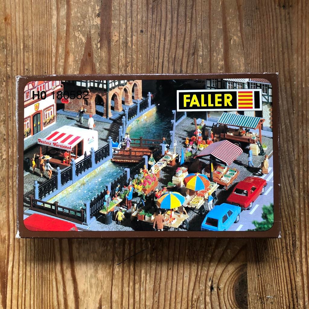 Faller 180582 Weekmarkt schaal H0 1:87 nieuw in OVP, Overige merken, Gelijkstroom of Wisselstroom, Brug, Tunnel of Gebouw, Nieuw