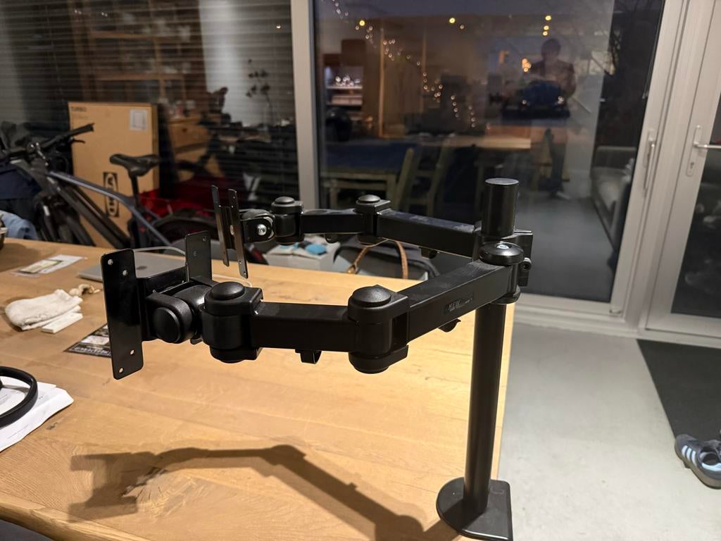 NewStar monitorbeugel voor twee schermen, Computers en Software, Monitoren, Ophalen, Draaibaar, IPS, Zo goed als nieuw