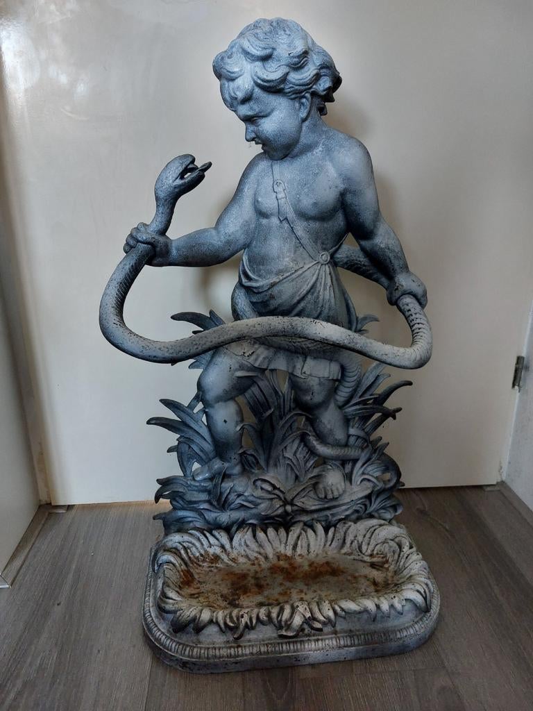 Antieke gietijzeren paraplubak met Hercules en slang, Antiek en Kunst, Antiek | Woonaccessoires, Ophalen