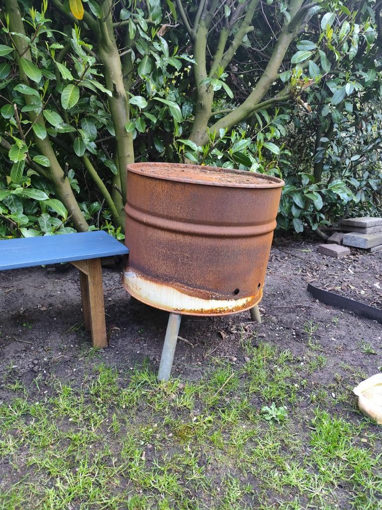 Robuuste vuurton van half olievat met deksel op pootjes, Tuin en Terras, Vuurkorven, Ophalen, Gebruikt, Vuurton