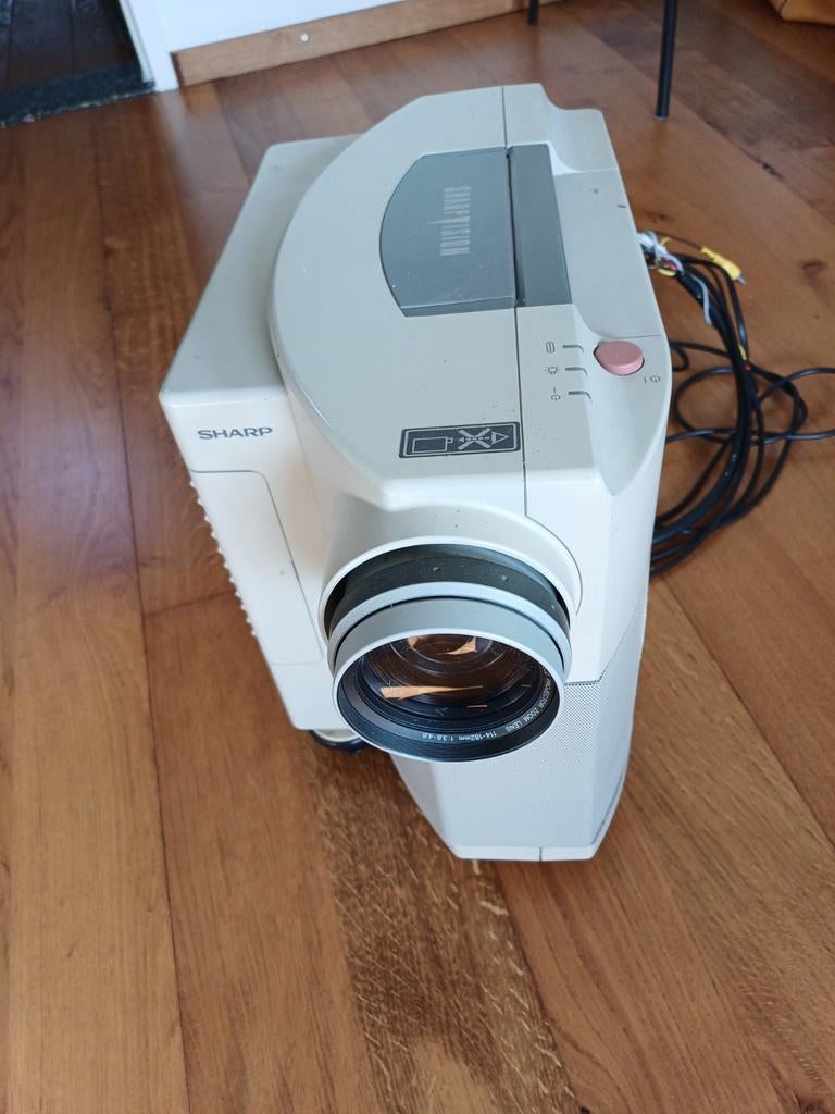 Sharp beamer XV-330H, Audio, Tv en Foto, Beamers, Ophalen of Verzenden