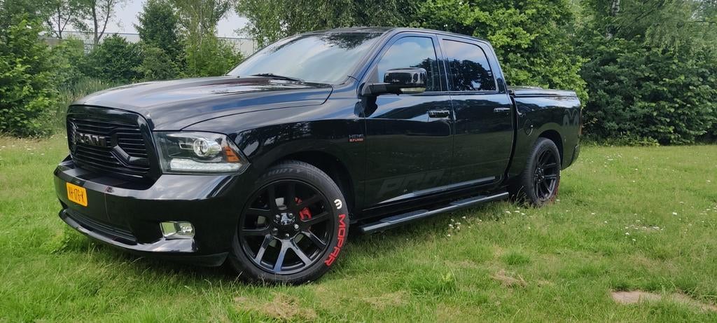 Dodge Ram 1500 sport met nieuwe APK 2027, Auto's, Automaat, 2458 kg, 5654 cc, Zwart