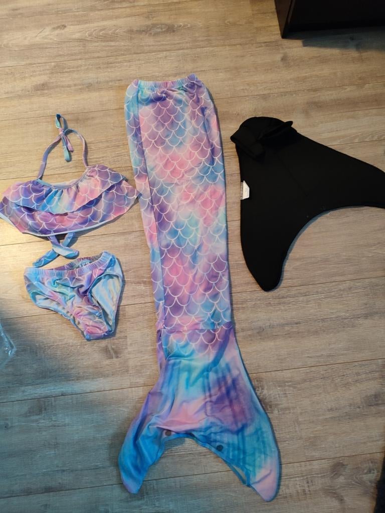 Zeemeerminnenset met vin en bikini - Maat 134/140, Ophalen, Gebruikt, Meisje, Maat 140