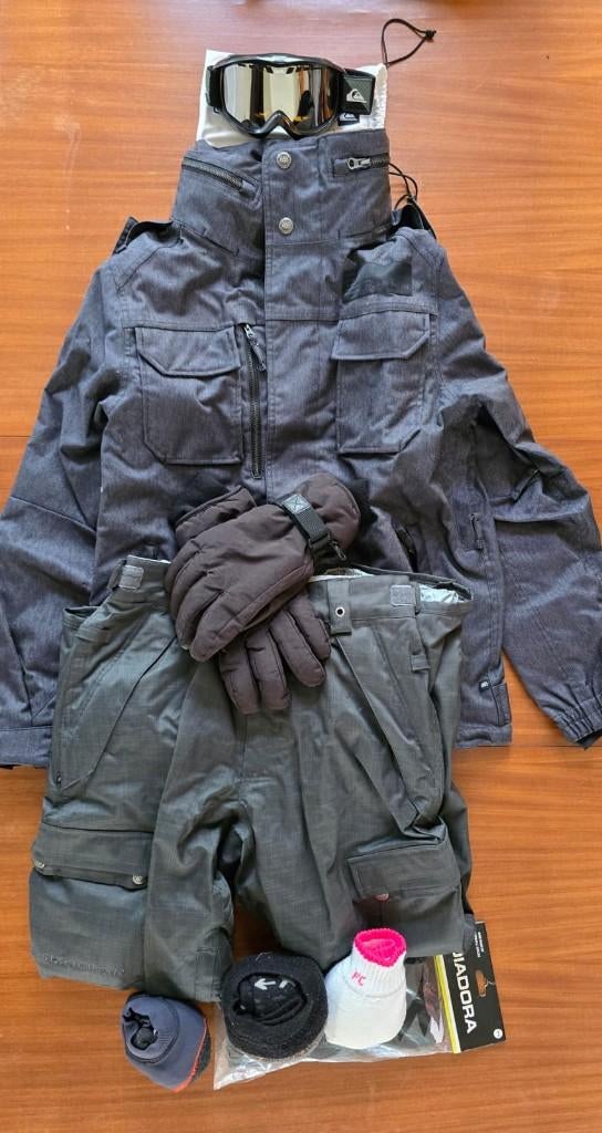 686 ski jas en broek + skibril en sokken, Overige typen, Ophalen of Verzenden, Gedragen, Maat 46 (S) of kleiner