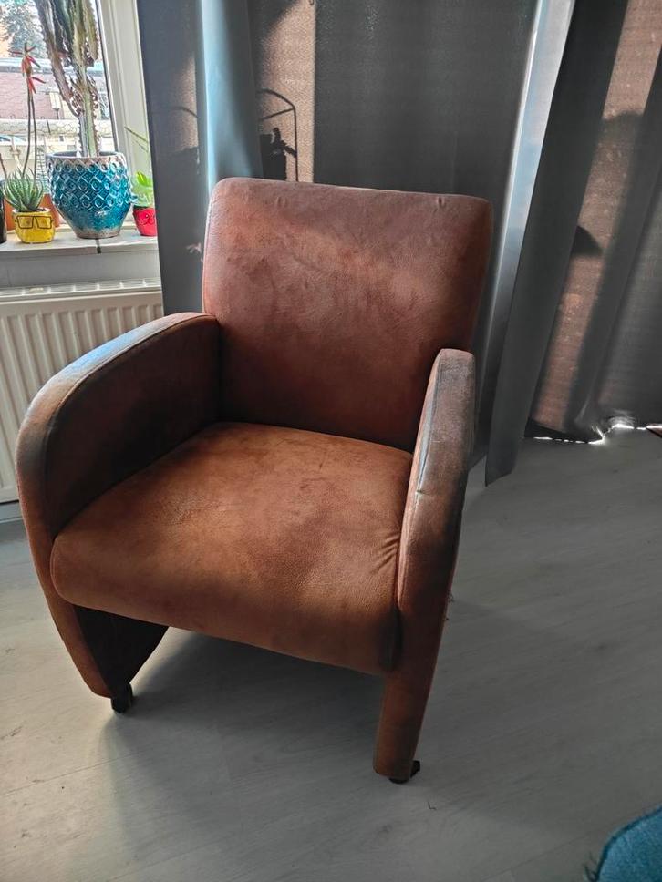 GRATIS! Ronde tafel met 4 stoelen, Huis en Inrichting, Complete eetkamers, Gebruikt, 4 tot 6 stoelen, Ophalen