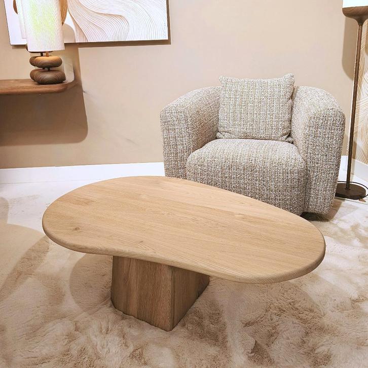 Organische vorm salontafel | kolom poot | massief eikenhout, Huis en Inrichting, Tafels | Salontafels, Nieuw, Minder dan 50 cm