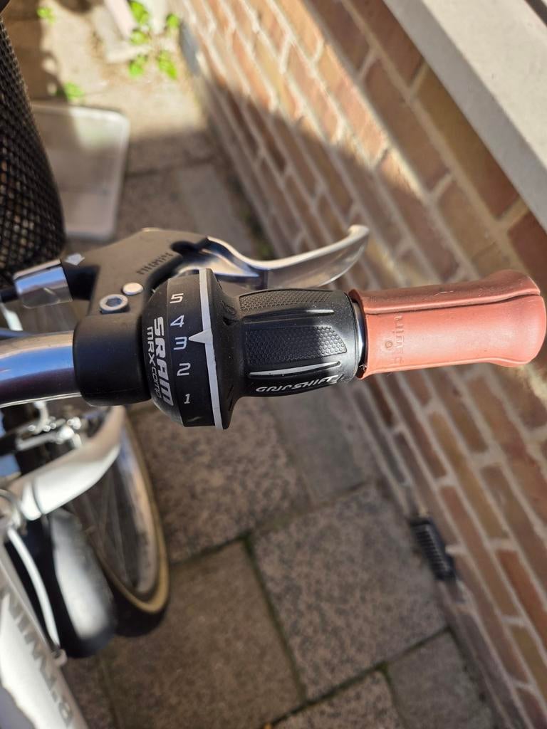 Kinderfiets B'Twin met Hello Kitty fietstassen, Fietsen en Brommers, Fietsen | Kinderfietsjes, Ophalen, Gebruikt, 20 inch of meer