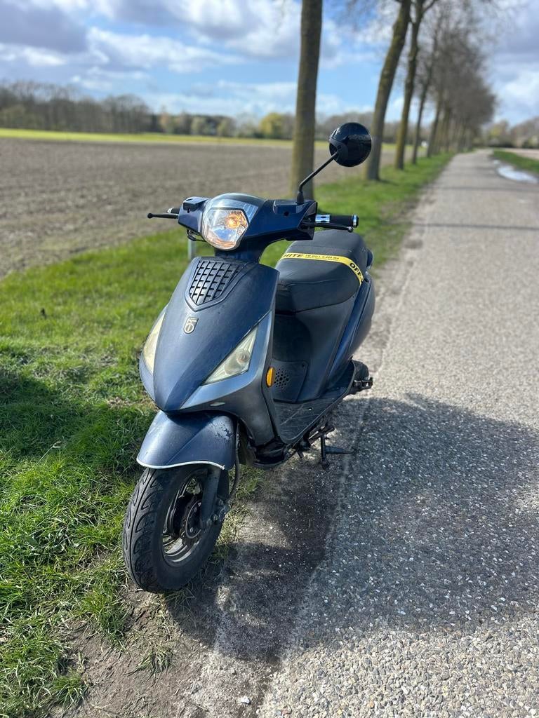 Goed rijdende scooter (BIEDEN/ruilen, Ophalen, Gebruikt, Maximaal 45 km/u, Benzine