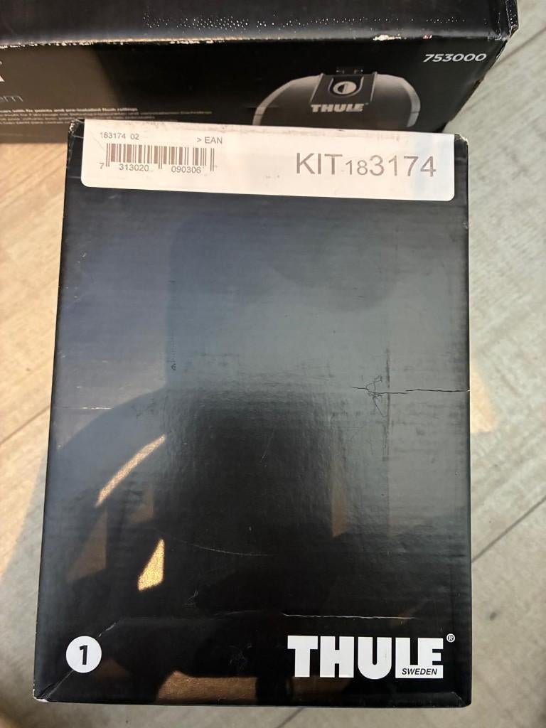 Thule 753 + kit 183174 + Thule Square bar EVO 118., Ophalen, Nieuw