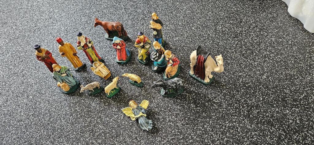 17-delige, 78 jaar (ongeveer) oude kerstgroep, Ophalen, Zo goed als nieuw