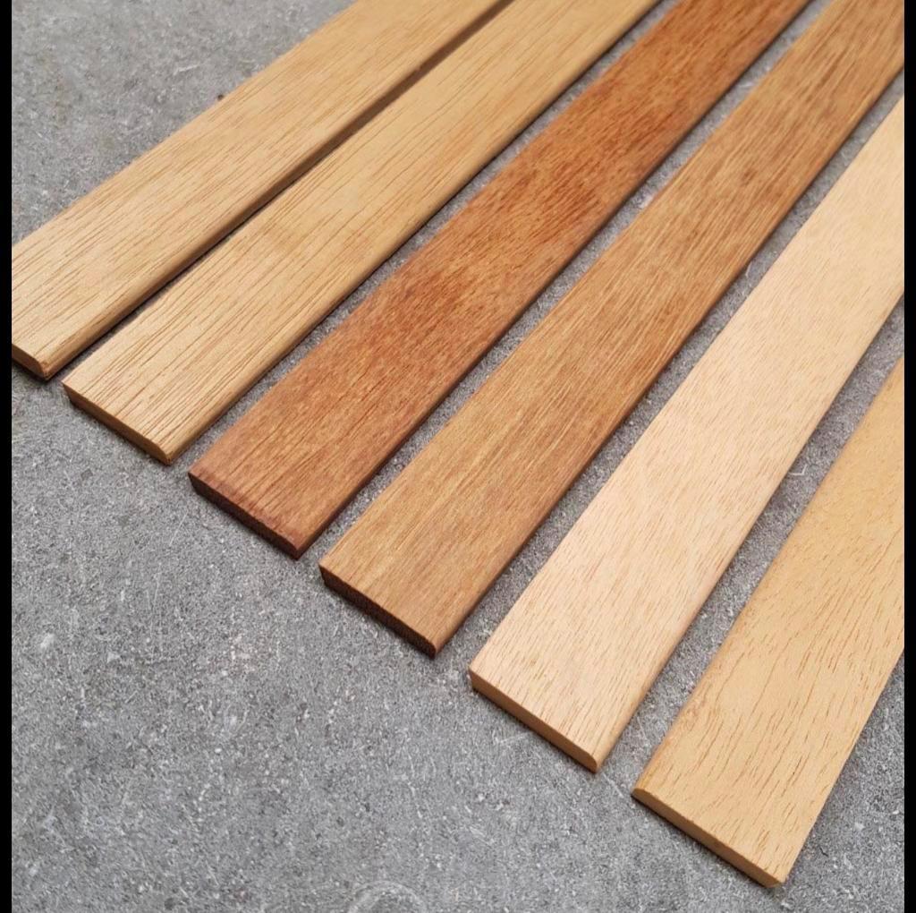 MASSIEF HOUTEN LIGGENDE PLINTEN IN DIVERSE HOUTSOORTEN., Ophalen of Verzenden, Nieuw, Hout