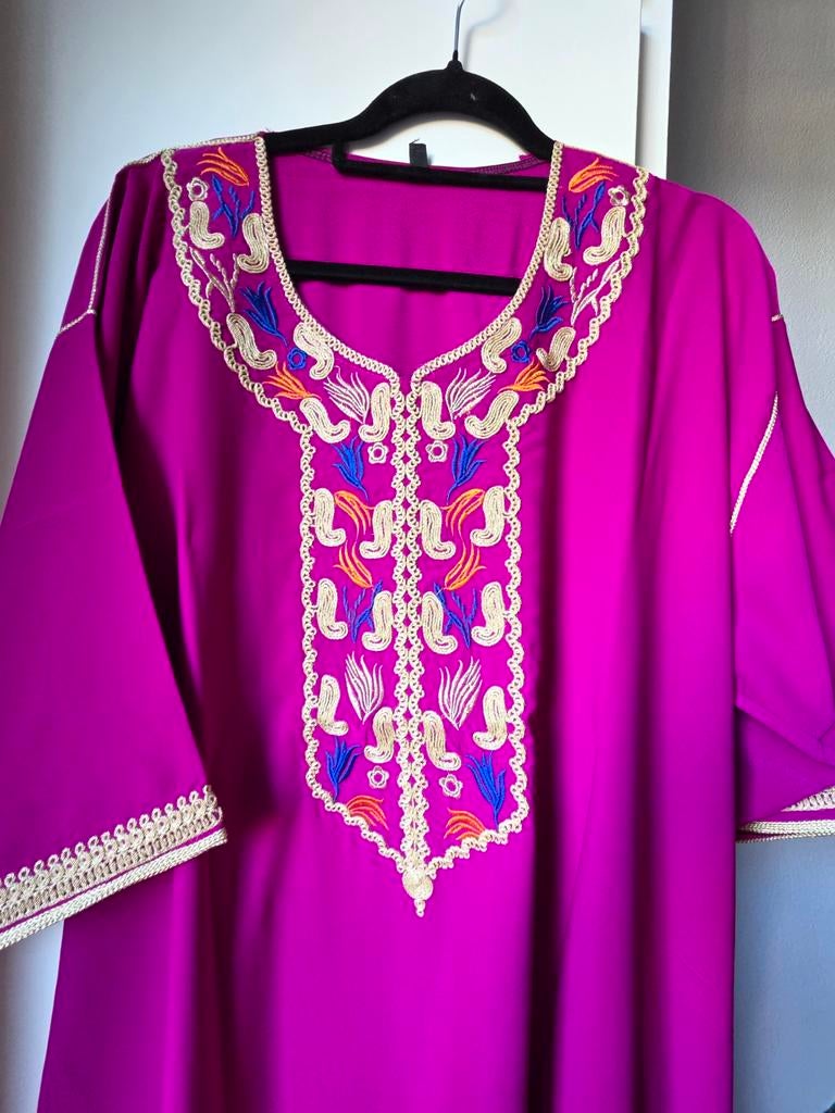 Prachtige paarse kaftan met borduursel, Overige typen, Paars, Maat 46/48 (XL) of groter, Nieuw