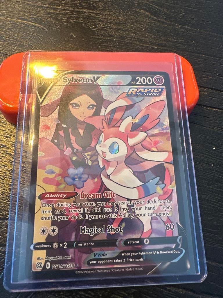 Sylveon V TG14/TG30 Pokémon kaart, Ophalen of Verzenden, Zo goed als nieuw, Losse kaart, Foil