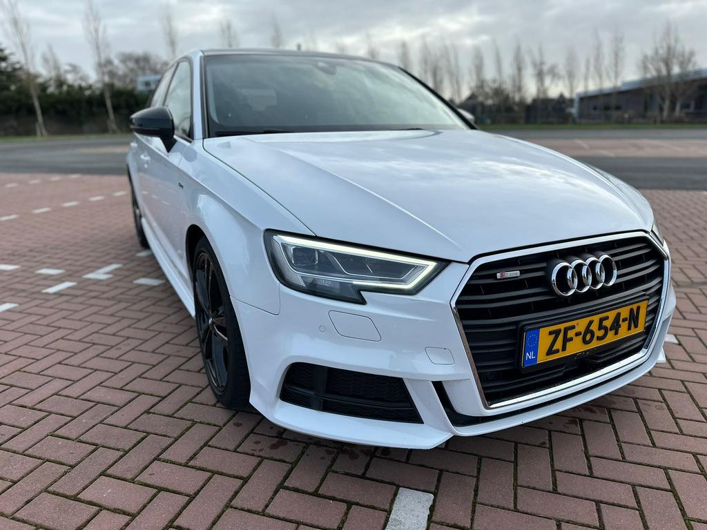 Audi A3 1.5 Tfsi 150pk CoD Ultra S Tronic 2017 Wit, Auto's, Stof, 1498 cc, Zwart, 4 cilinders