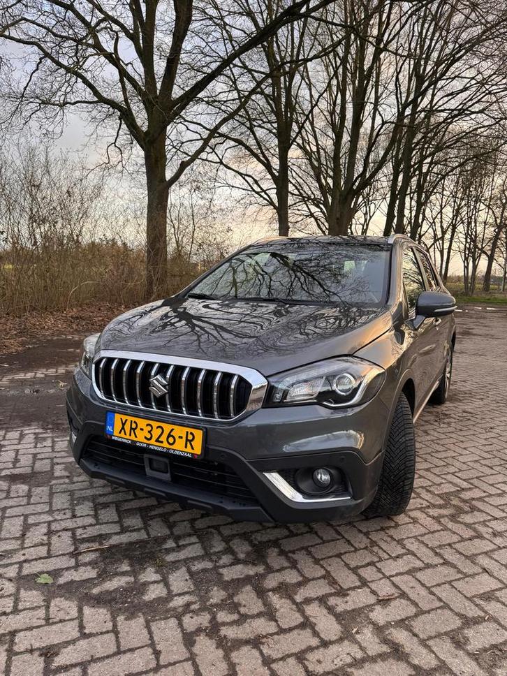 Suzuki S-Cross 1.0 Boosterjet 112PK Aut 2019 Grijs BOM Vol, Auto's, Suzuki, Particulier, S-Cross, Benzine, SUV of Terreinwagen