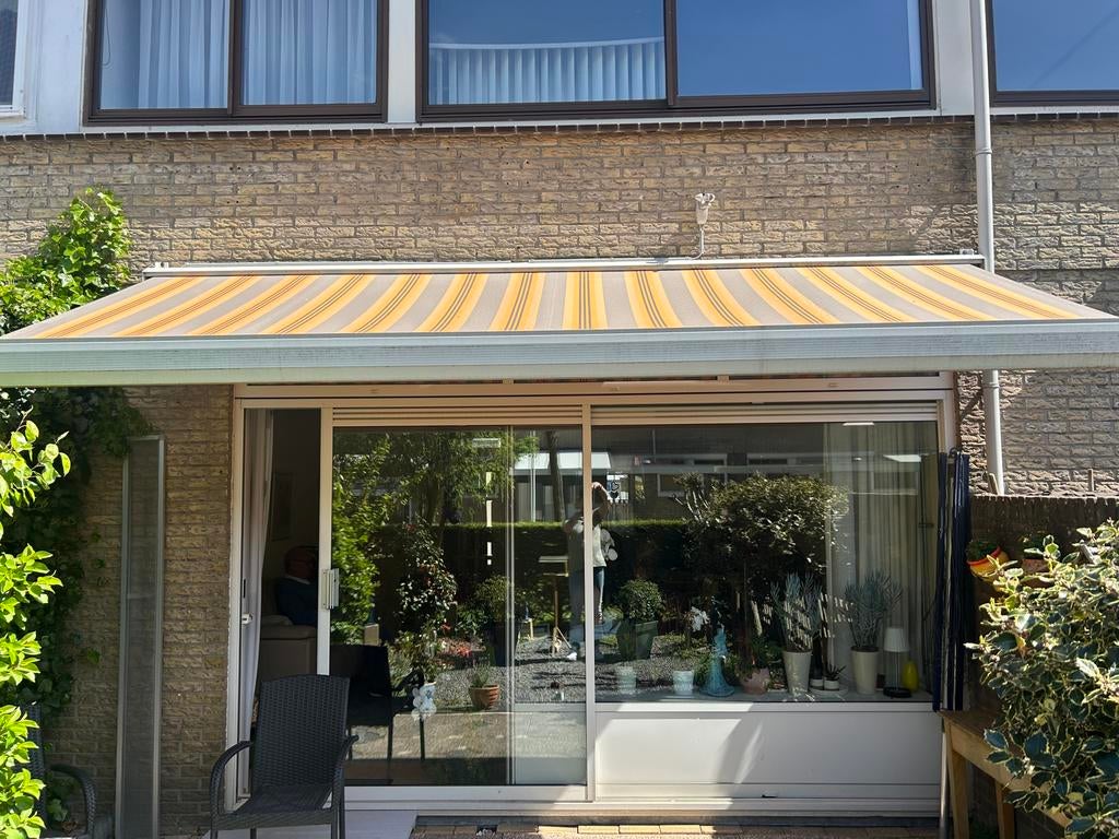 Elektrische knikarm zonnescherm, Elektrisch, Ophalen of Verzenden, Zo goed als nieuw, 150 tot 300 cm