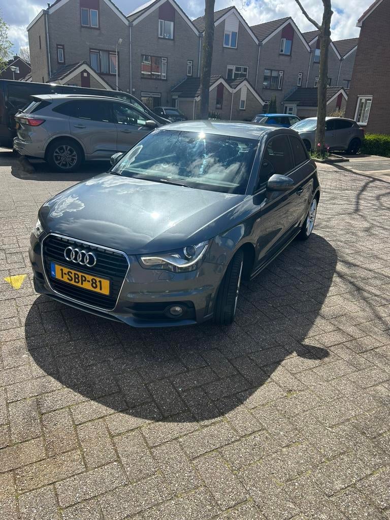 Audi A1 S-Line 1.2 Tfsi 2013 Daytonagrijs pareleffect, Auto's, Voorwielaandrijving, 86 pk, Zwart, 4 cilinders