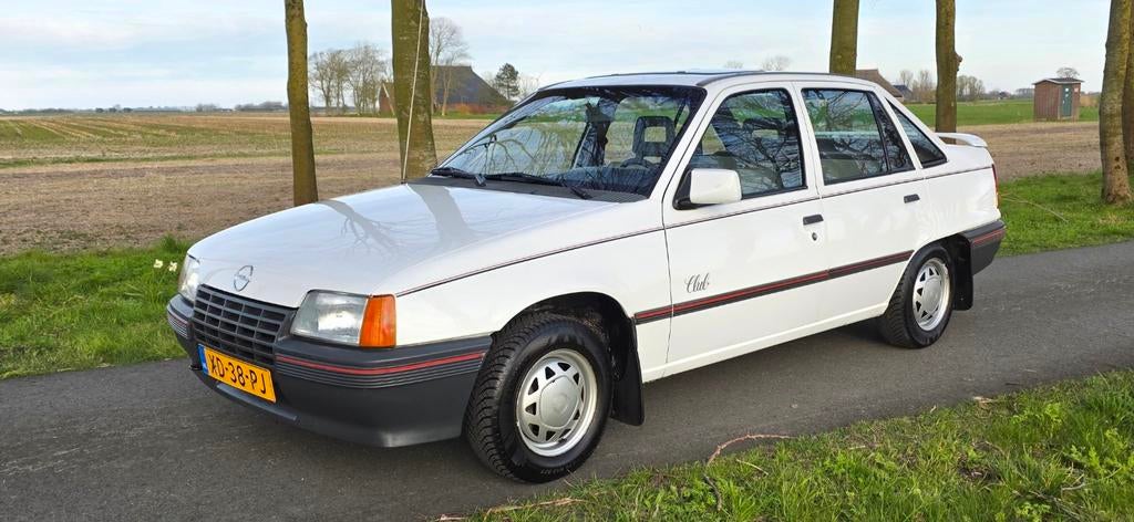 1989 Opel E - Kadett in prachtige staat., Auto's, Oldtimers, Voorwielaandrijving, Wit, Origineel Nederlands, Handgeschakeld