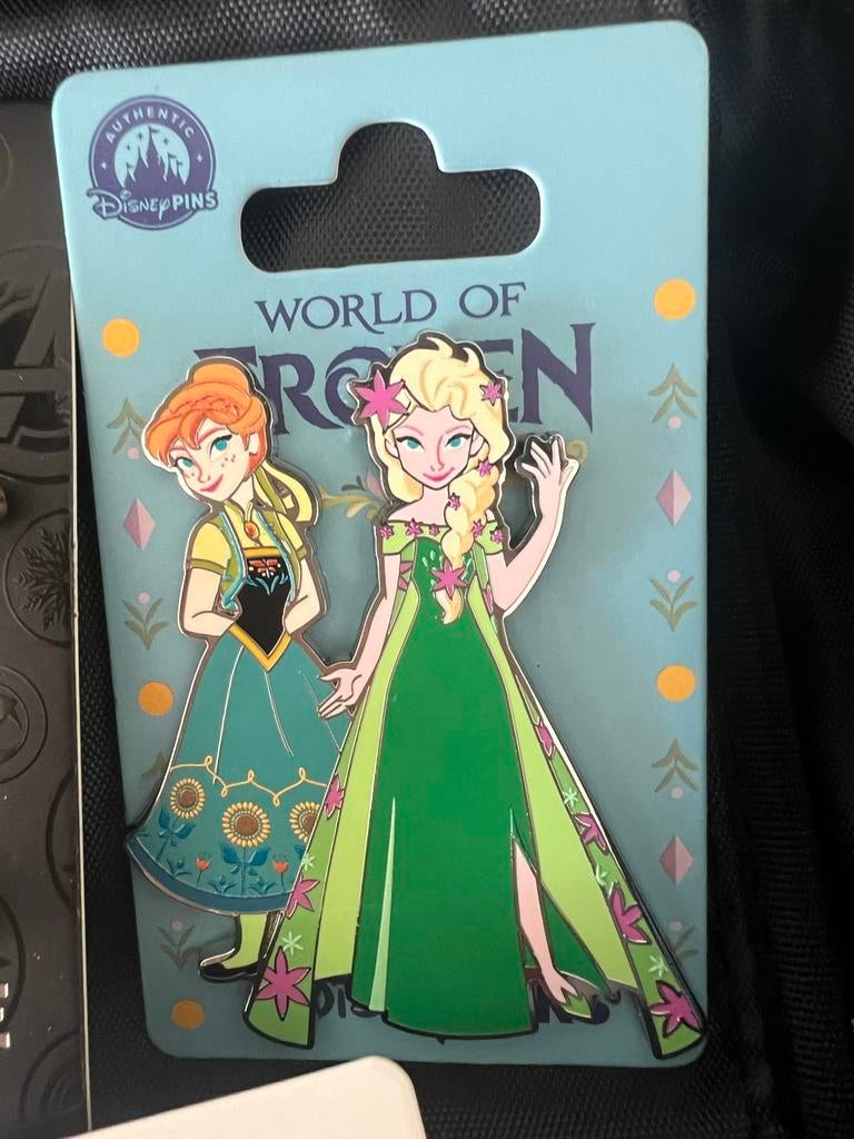 Disney World of Frozen Disneyland Paris Pin Anna Elsa, Verzamelen, Ophalen of Verzenden, Overige figuren, Nieuw, Overige typen