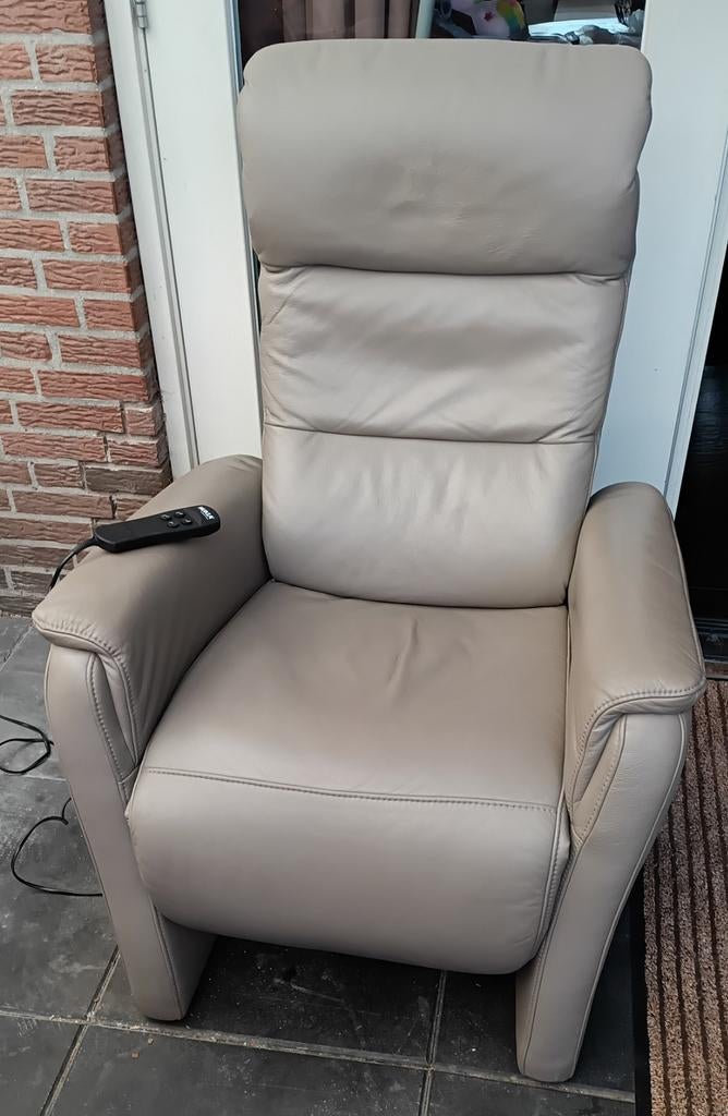 Leren relaxfauteuil Hukla met elektrische verstelling, Ophalen, Gebruikt, Modern, Comfort, 75 tot 100 cm