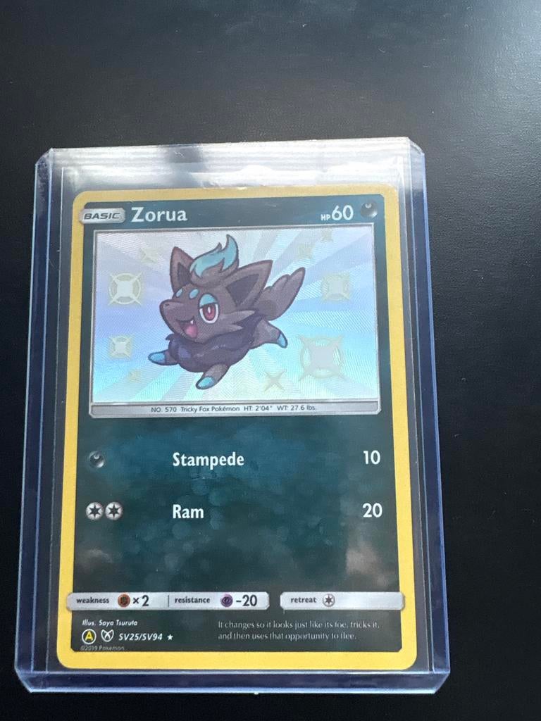 Zorua Pokémon kaart SV25/SV94, Ophalen of Verzenden, Zo goed als nieuw, Losse kaart, Foil