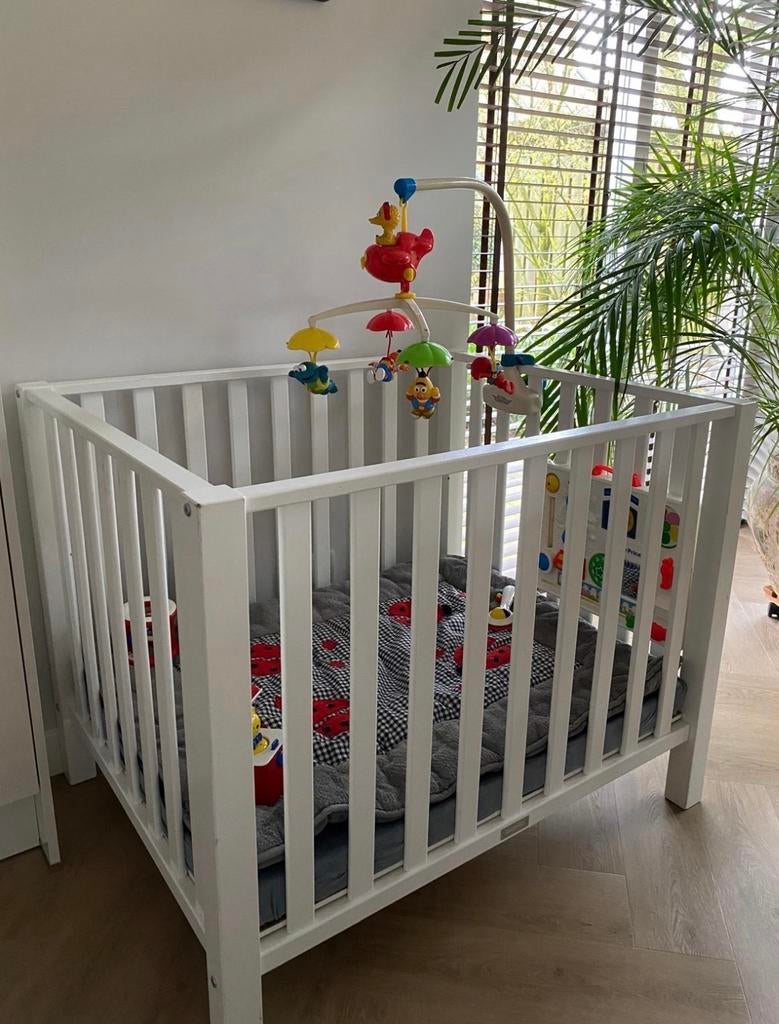 Bobita verstelbare witte box met boxkleed, Ophalen, Gebruikt, Rechthoekig, In hoogte verstelbaar